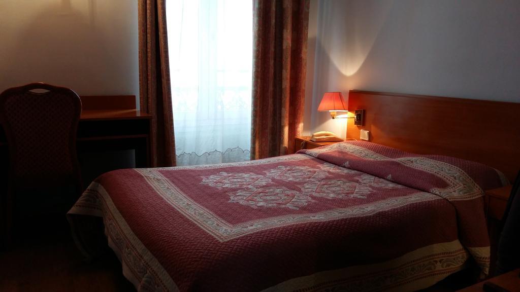 Pax Hotel Paris 18E Экстерьер фото