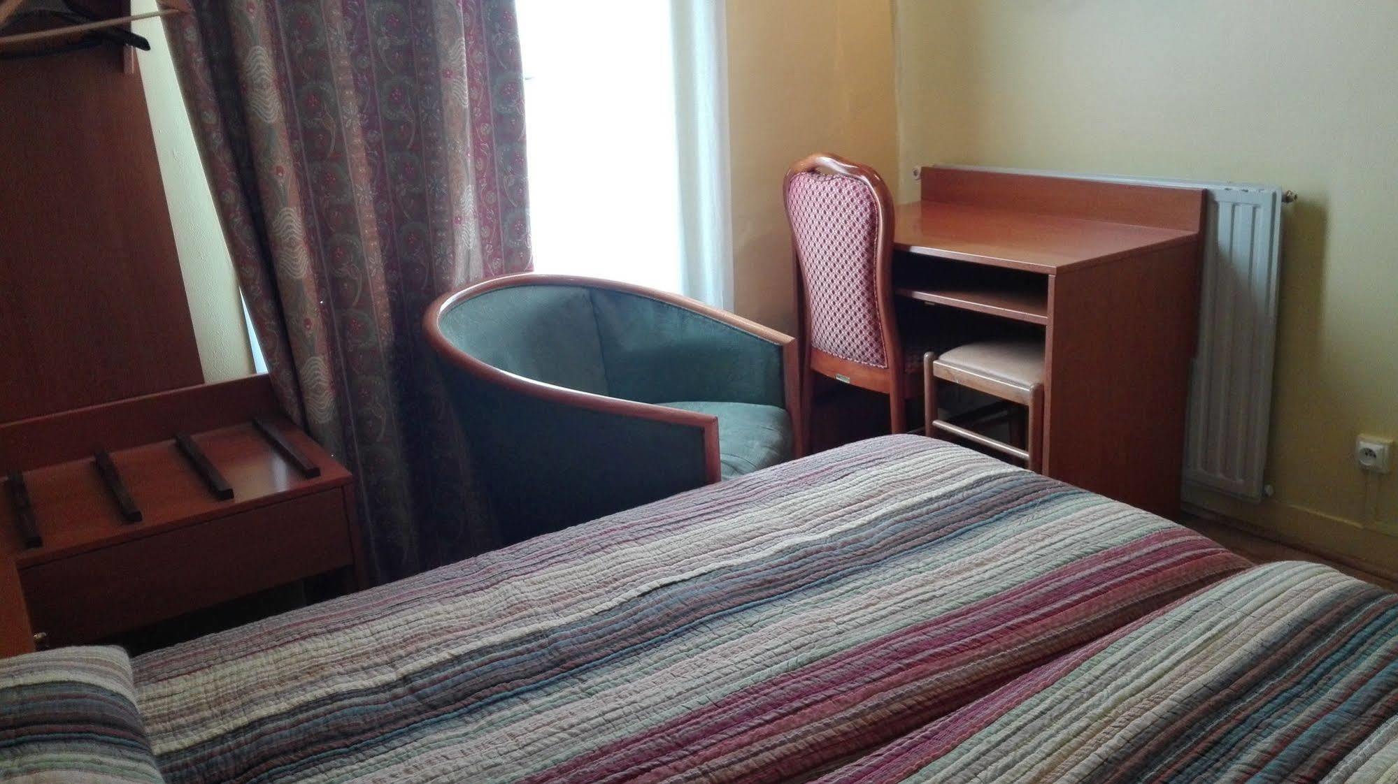 Pax Hotel Paris 18E Экстерьер фото